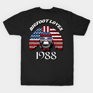 Bigfoot loves America and People born in 1988 T-Shirt